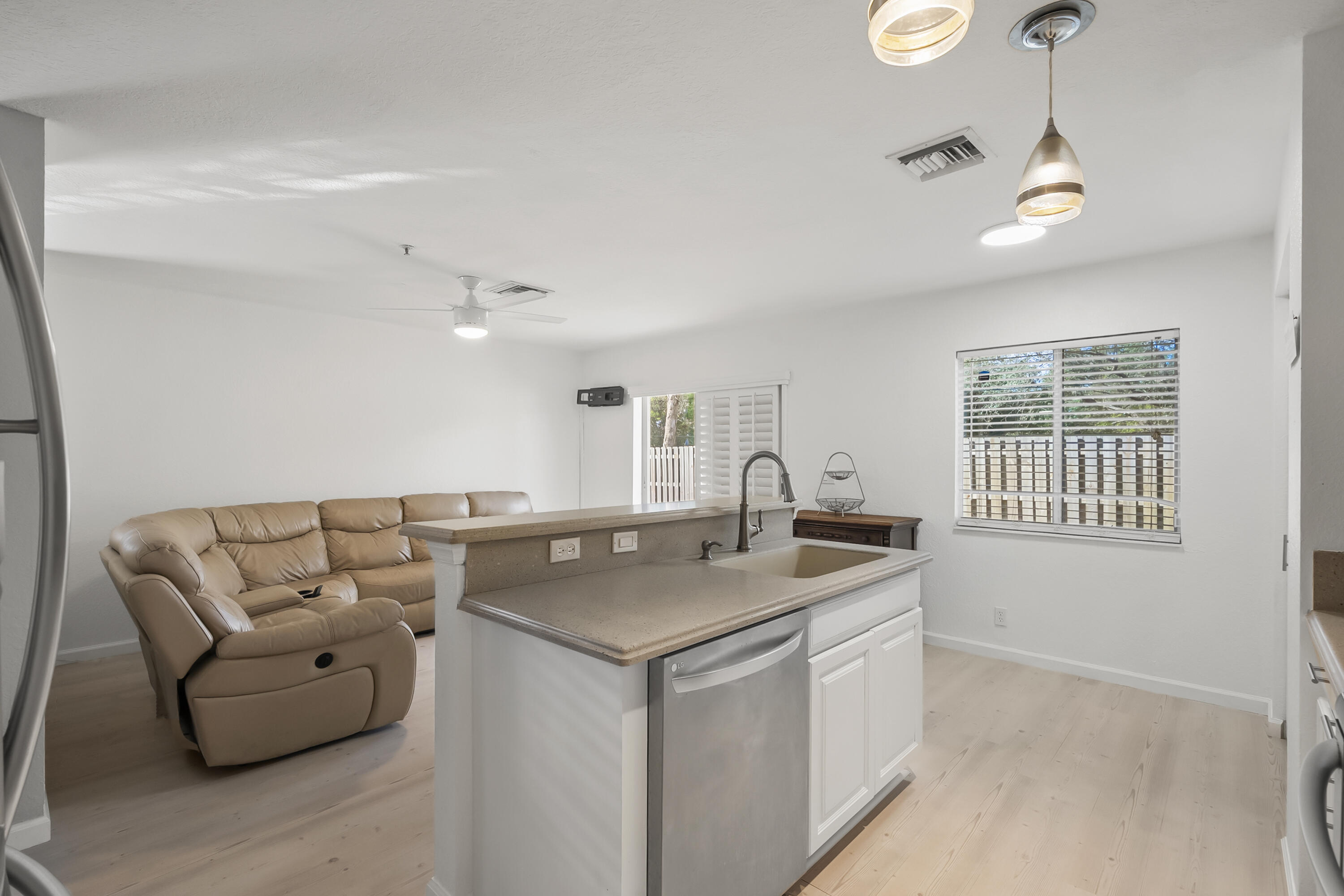324 Southeast Bloxham Way Stuart, FL 34997 - Photo 11 of 35 DSC00339
