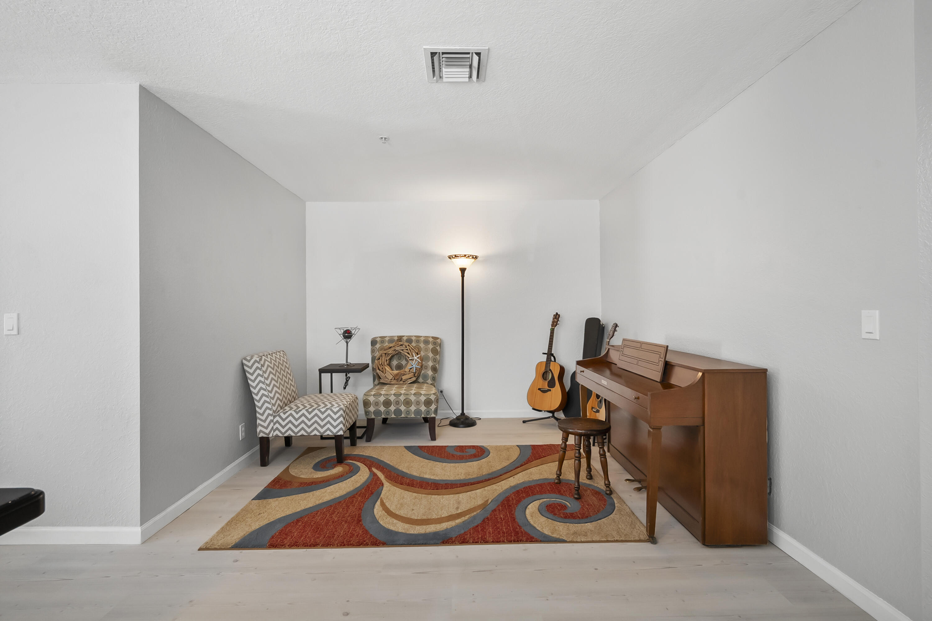 324 Southeast Bloxham Way Stuart, FL 34997 - Photo 5 of 35 DSC00309
