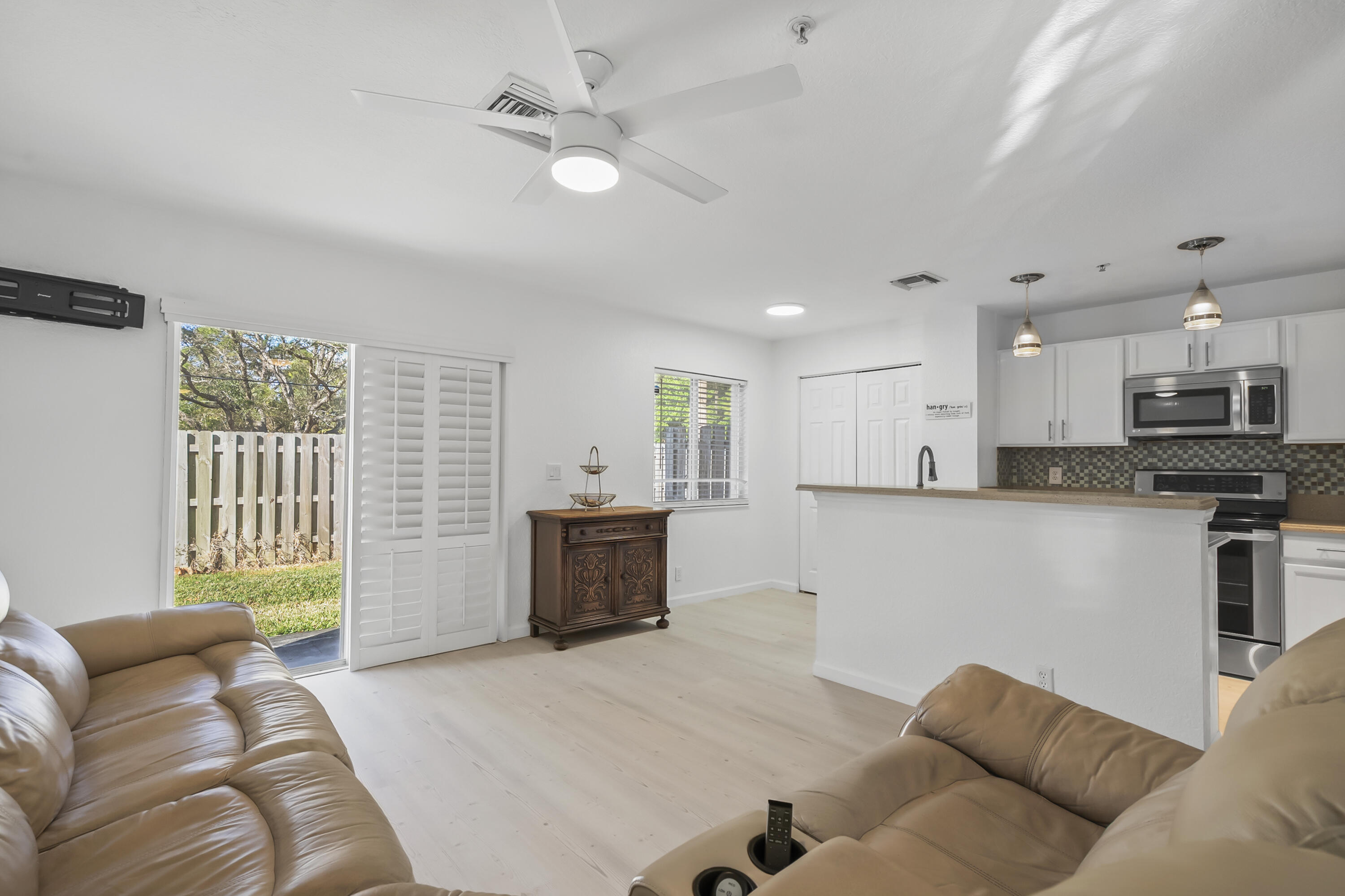 324 Southeast Bloxham Way Stuart, FL 34997 - Photo 7 of 35 DSC00321