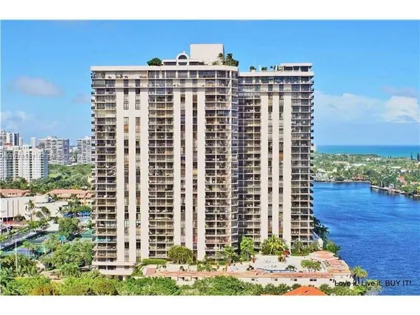 $4,200 | 19667 Turnberry Way, Unit 15A, Aventura, FL 33180