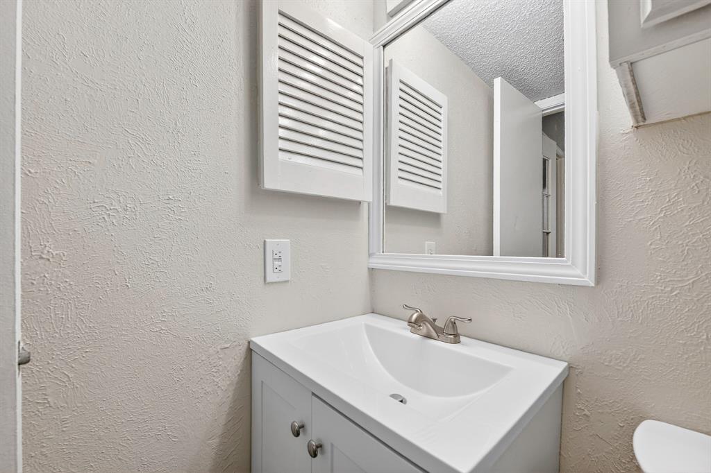 9825 Walnut Street, Unit 306 Dallas, TX 75243 - Photo 22 of 23 a bathroom with a sink and a toilet