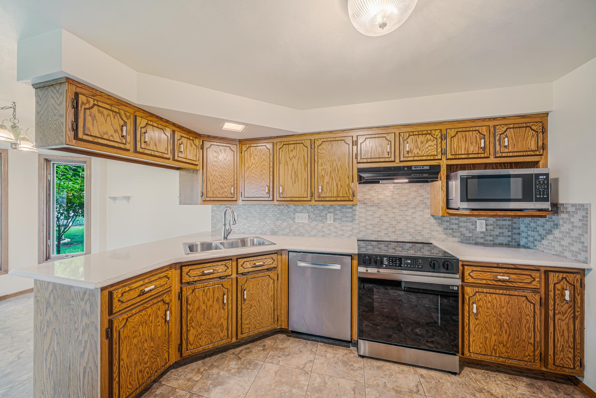 46 Kensington Court Appleton, WI 54915 - Photo 6 of 51