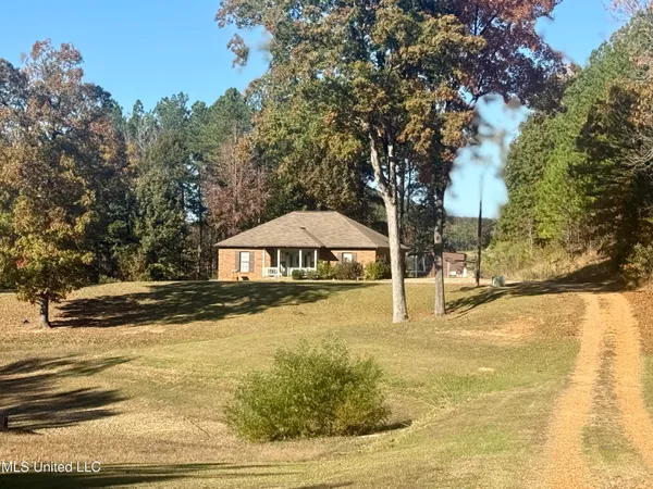 $299,000 | 300 Deer Creek Road, Grenada, MS 38901