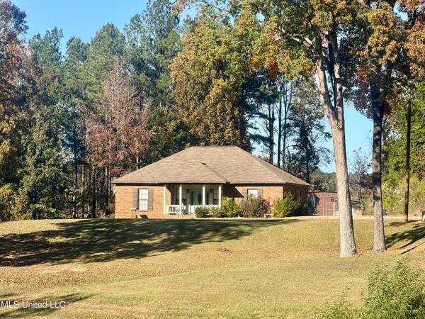 $299,000 | 300 Deer Creek Road, Grenada, MS 38901