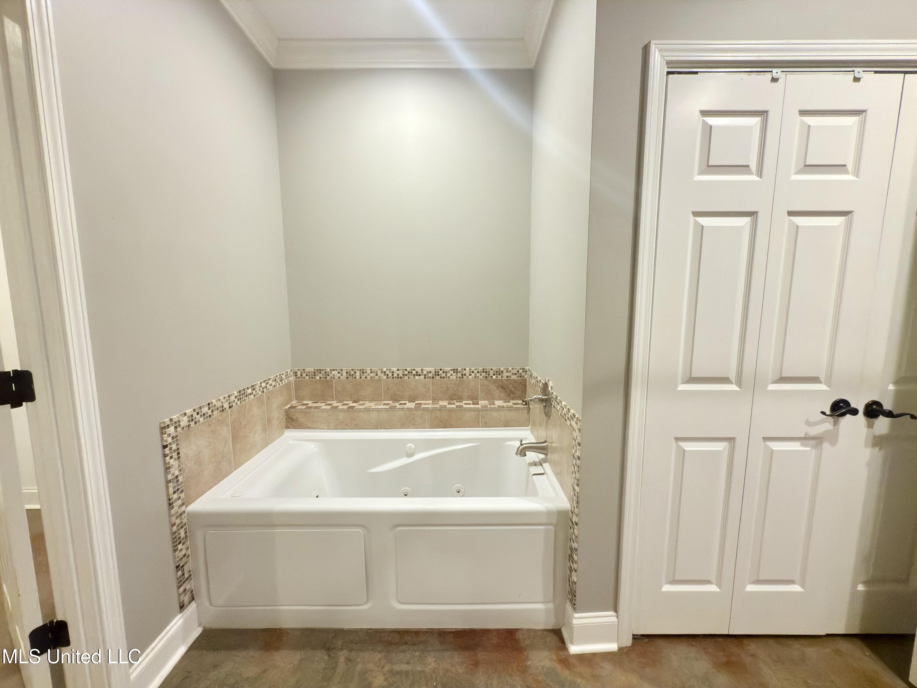 300 Deer Creek Road Grenada, MS 38901 - Photo 9 of 22 IMG_3641