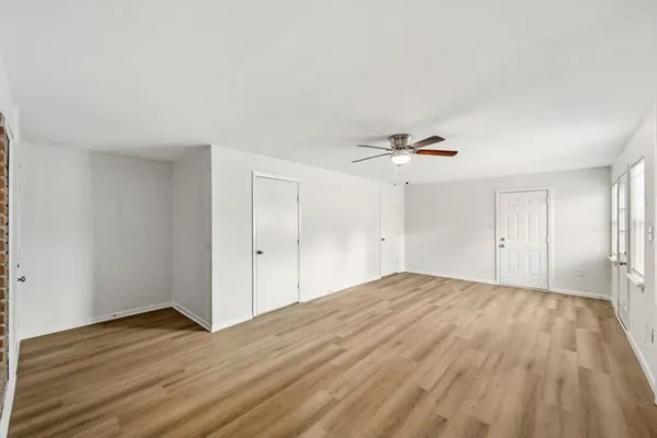 $2,200 | 2409 Estate Drive, Deer Park, TX 77536