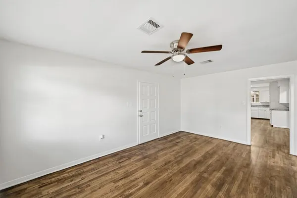 $2,200 | 2409 Estate Drive, Deer Park, TX 77536