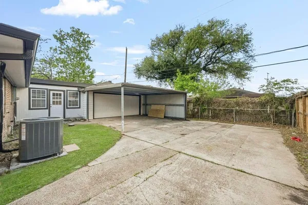 $2,200 | 2409 Estate Drive, Deer Park, TX 77536