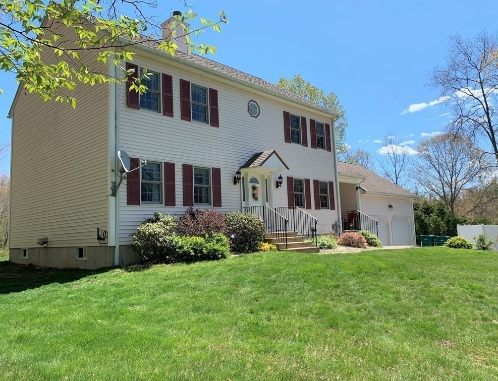 915 Southbridge Road Warren, MA 01585 - Photo 3 of 29