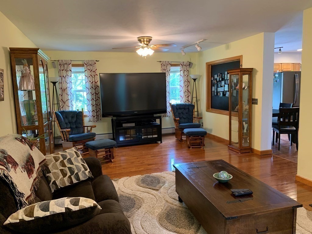 915 Southbridge Road Warren, MA 01585 - Photo 8 of 29