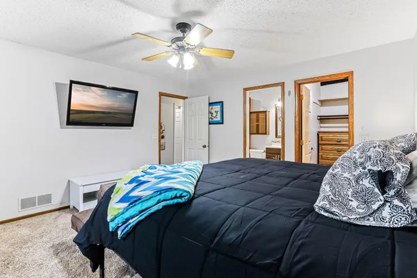 $183,000 | 1807 1/2 County Road E East, Unit 34, White Bear Lake, MN 55110