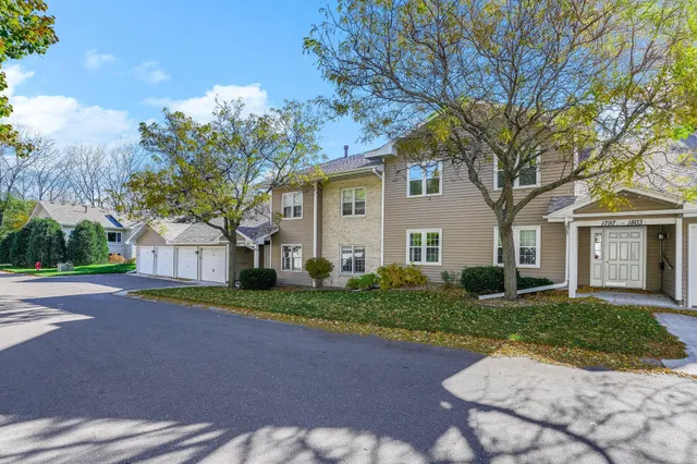 $190,000 | 1807 1/2 County Road E East, Unit 34, White Bear Lake, MN 55110