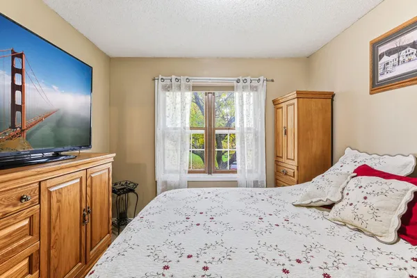 $183,000 | 1807 1/2 County Road E East, Unit 34, White Bear Lake, MN 55110