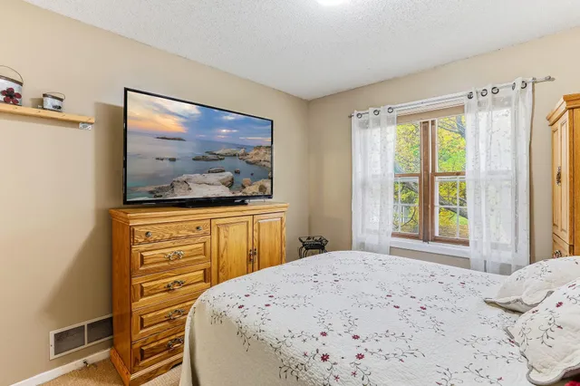 $190,000 | 1807 1/2 County Road E East, Unit 34, White Bear Lake, MN 55110