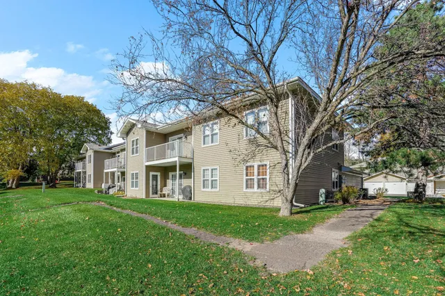 $190,000 | 1807 1/2 County Road E East, Unit 34, White Bear Lake, MN 55110