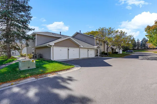 $183,000 | 1807 1/2 County Road E East, Unit 34, White Bear Lake, MN 55110