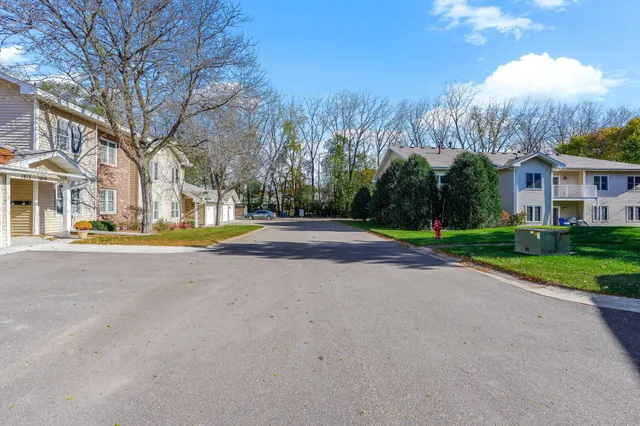 $190,000 | 1807 1/2 County Road E East, Unit 34, White Bear Lake, MN 55110