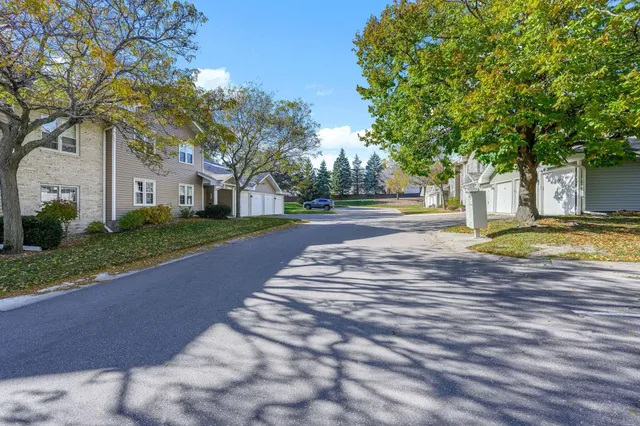 $190,000 | 1807 1/2 County Road E East, Unit 34, White Bear Lake, MN 55110