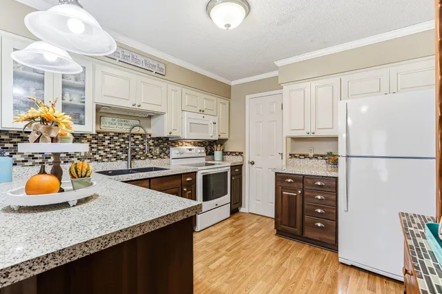 $190,000 | 1807 1/2 County Road E East, Unit 34, White Bear Lake, MN 55110