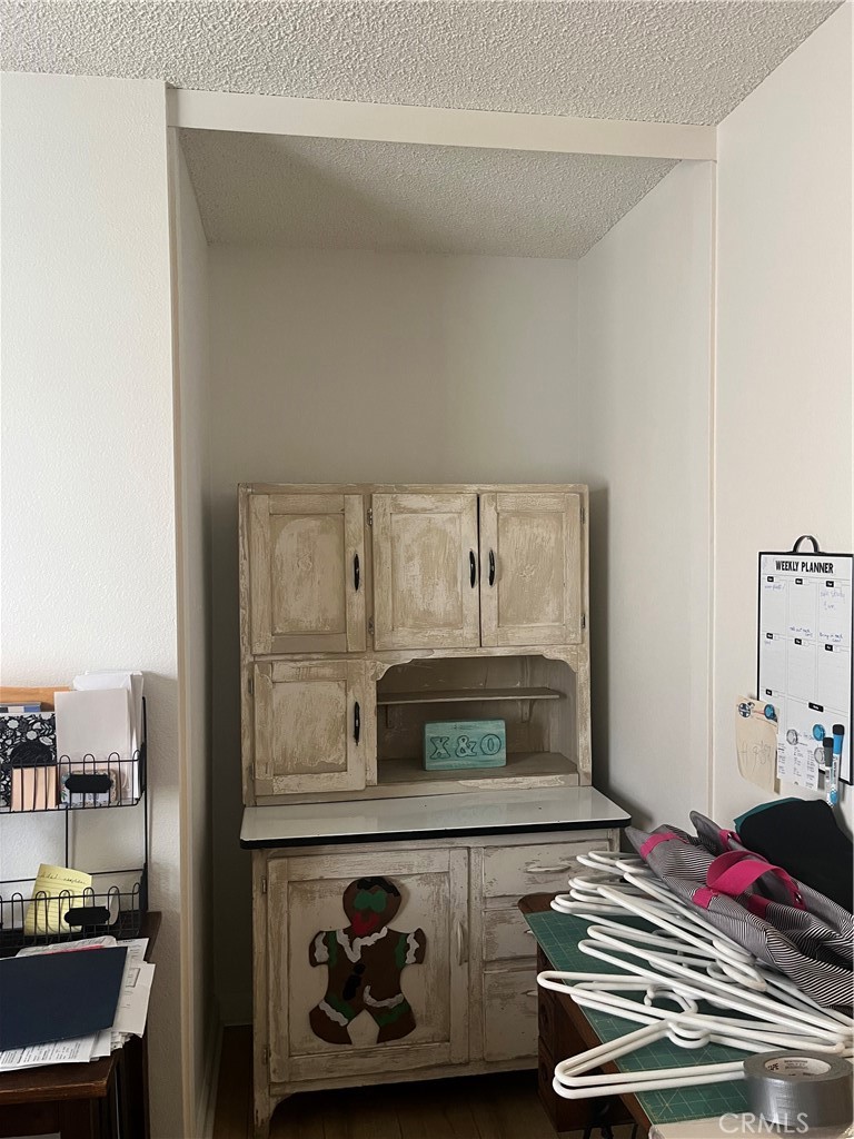 637 Torrey Pines Road Banning, CA 92220 - Photo 15 of 24 a kitchen with a stove and cabinets