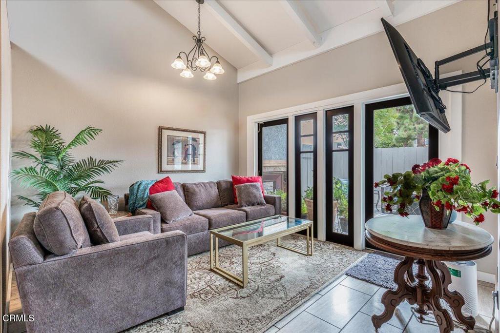 541 Broderick Way Port Hueneme, CA 93041 - Photo 13 of 35 a living room with furniture and a potted plant