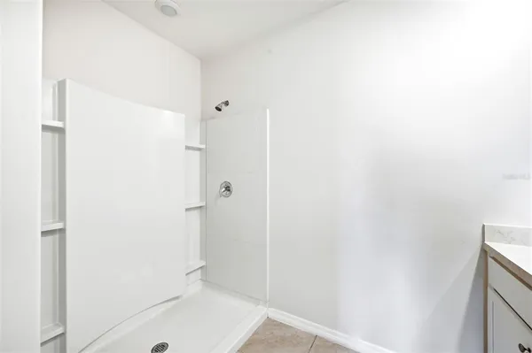 $2,250 | 2725 Dumont Lane, Tavares, FL 32778