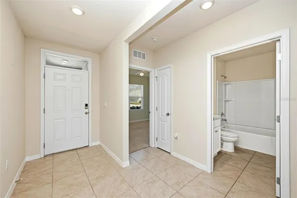 $2,250 | 2725 Dumont Lane, Tavares, FL 32778