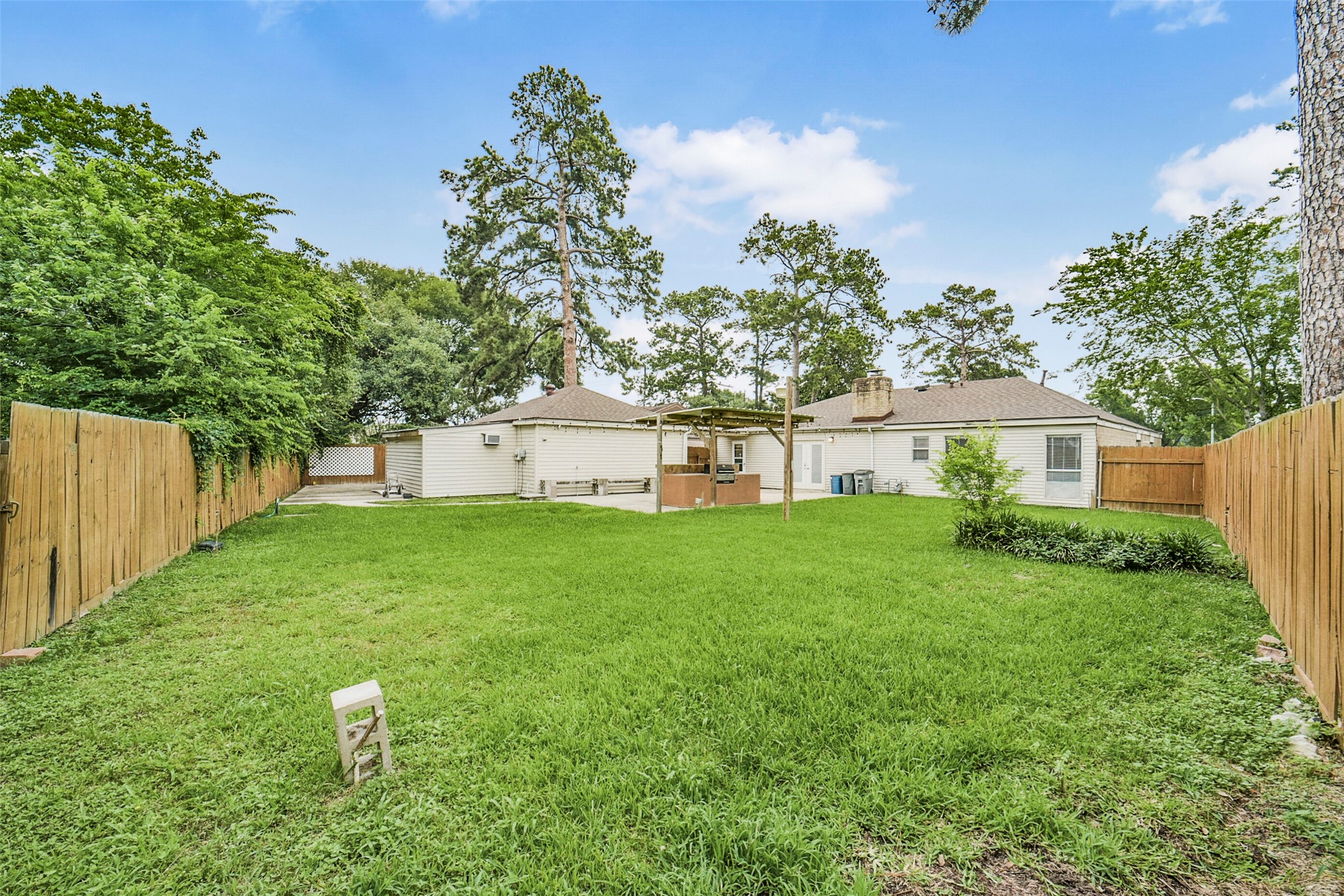8343 Waynemer Way Houston, TX 77040 - Photo 37 of 38 Large yard