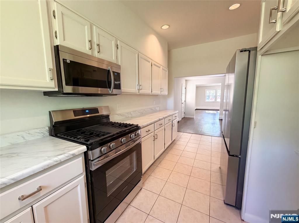 616 River Road Teaneck, NJ 07666 - Photo 8 of 40