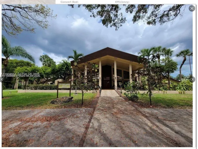 a view of house with a yard