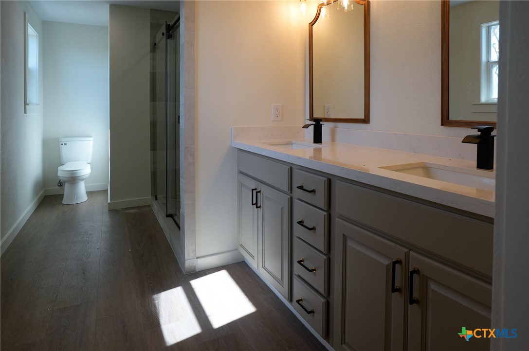 5688 Falke-Heinrich Road Schulenburg, TX 78956 - Photo 23 of 34 a bathroom with a sink and a mirror