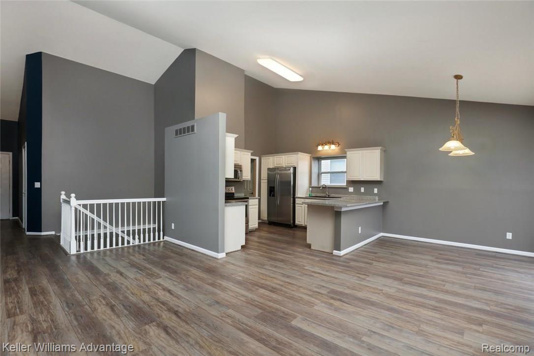27 Eagle Ridge Road Lake Orion, MI 48360 - Photo 9 of 26 27 Eagle Ridge Rd Orion-large-010-8-Kitchen-1499x1000-72dpi.jpg