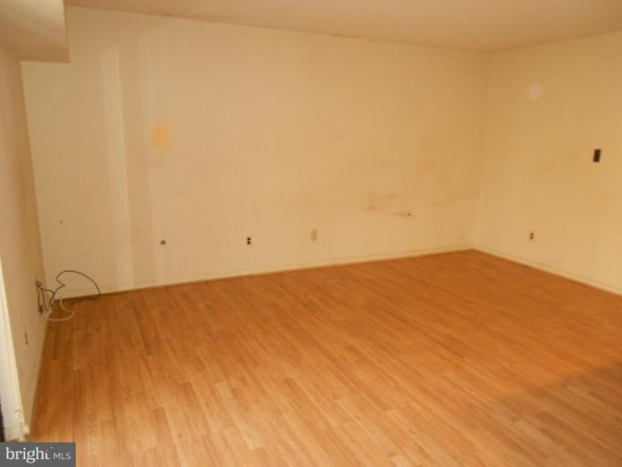 11627 Stoneview Square, Unit 78/2B Reston, VA 20191 - Photo 2 of 17 Living Room