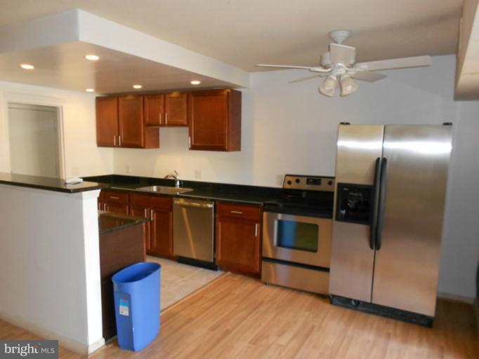 11627 Stoneview Square, Unit 78/2B Reston, VA 20191 - Photo 15 of 17 Kitchen