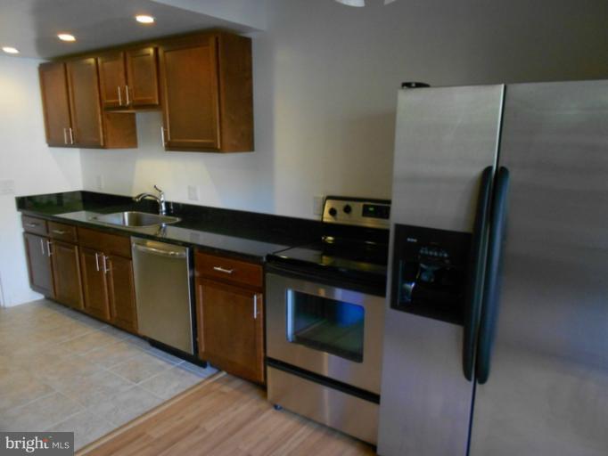 11627 Stoneview Square, Unit 78/2B Reston, VA 20191 - Photo 4 of 17 Kitchen