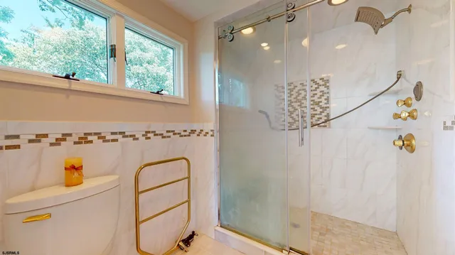 $3,975 | 20 South Laurel Drive, Somers Point, NJ 08244