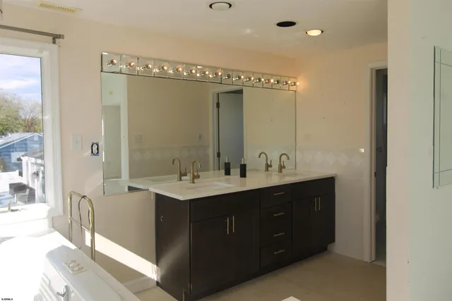 $3,975 | 20 South Laurel Drive, Somers Point, NJ 08244