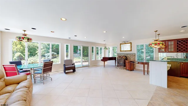 $3,975 | 20 South Laurel Drive, Somers Point, NJ 08244