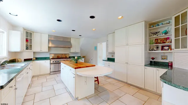 $3,975 | 20 South Laurel Drive, Somers Point, NJ 08244