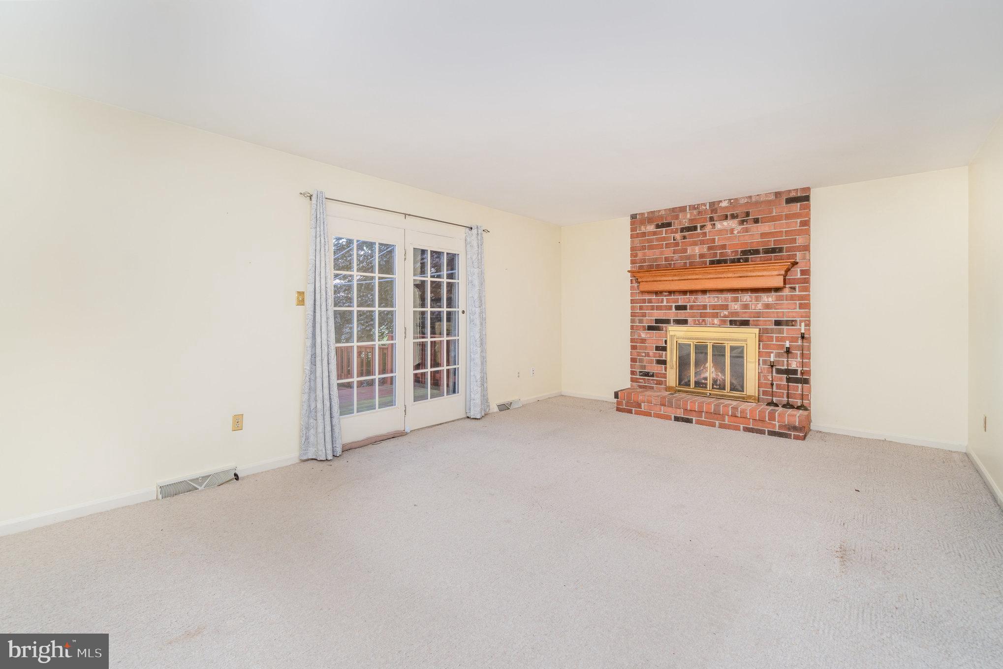 25 Estates Drive Reading, PA 19606 - Photo 4 of 43 an empty room with windows