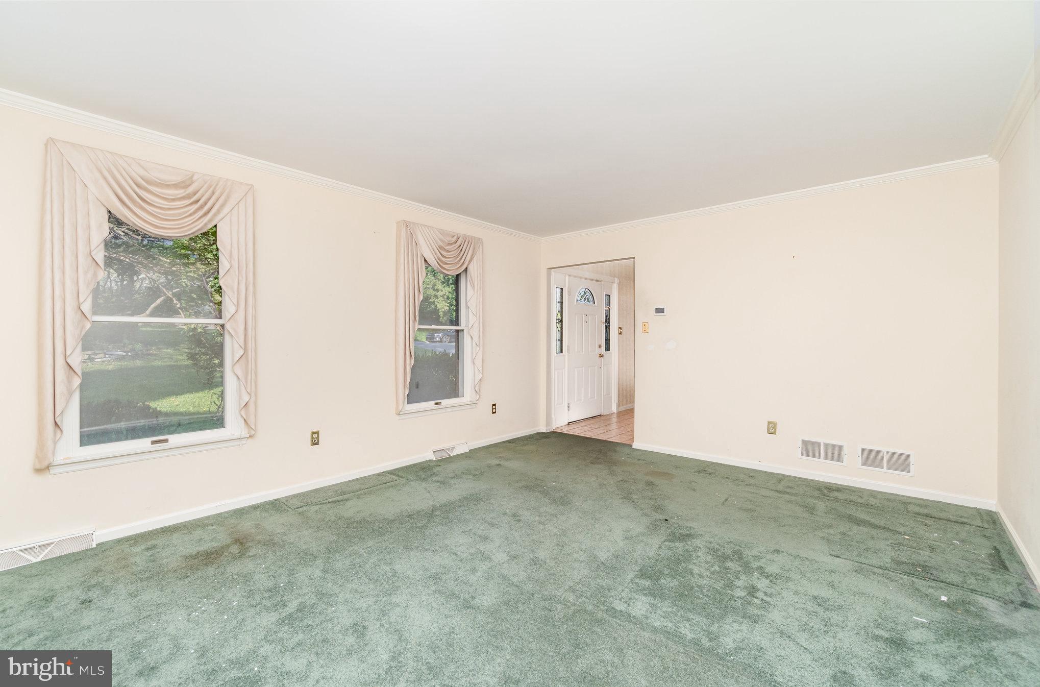 25 Estates Drive Reading, PA 19606 - Photo 10 of 43 an empty room with windows