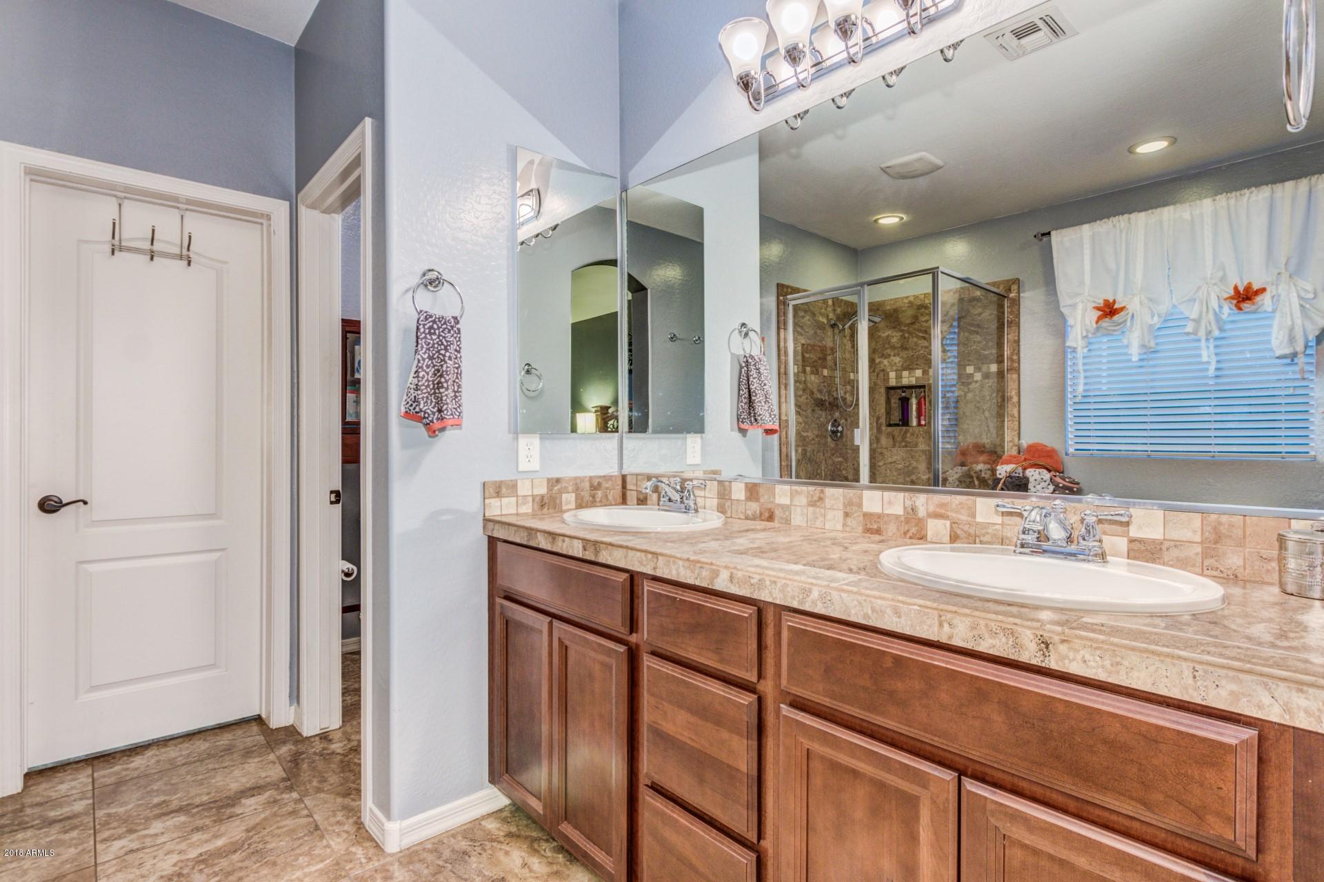 421 East Summerside Road Phoenix, AZ 85042 - Photo 32 of 53 Master Bath
