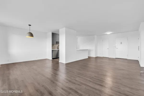 $3,900 | 10 Ocean Boulevard, Unit 2D, Atlantic Highlands, NJ 07716