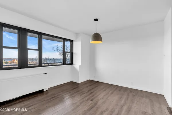 $3,900 | 10 Ocean Boulevard, Unit 2D, Atlantic Highlands, NJ 07716