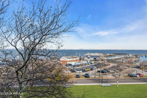 $3,900 | 10 Ocean Boulevard, Unit 2D, Atlantic Highlands, NJ 07716