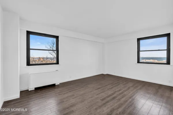 $3,900 | 10 Ocean Boulevard, Unit 2D, Atlantic Highlands, NJ 07716