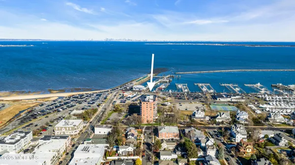 $3,900 | 10 Ocean Boulevard, Unit 2D, Atlantic Highlands, NJ 07716