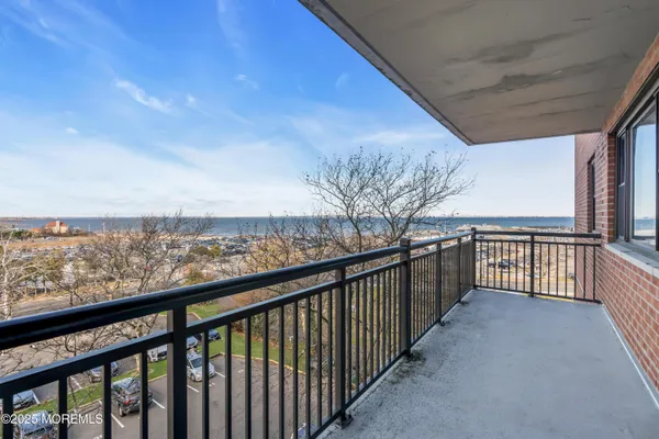$3,900 | 10 Ocean Boulevard, Unit 2D, Atlantic Highlands, NJ 07716