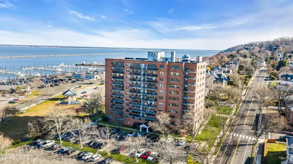 $3,900 | 10 Ocean Boulevard, Unit 2D, Atlantic Highlands, NJ 07716