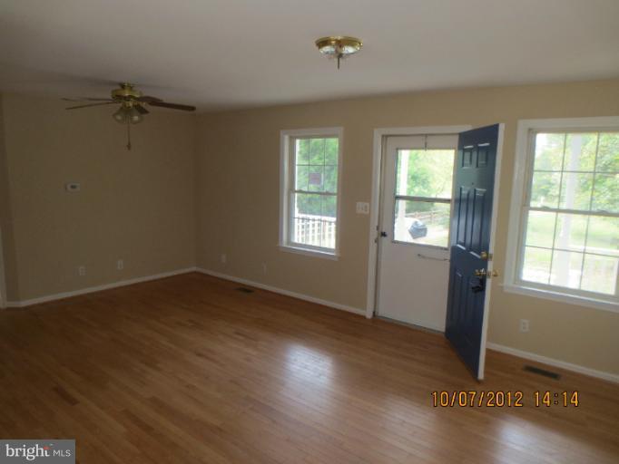 511 Decatur Road Stafford, VA 22554 - Photo 4 of 14 Living Room